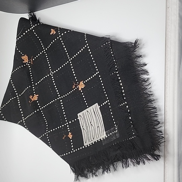 Bill Blass 100% Wool Scarf Black w/ Fall Leaves EUC - Picture 1 of 4